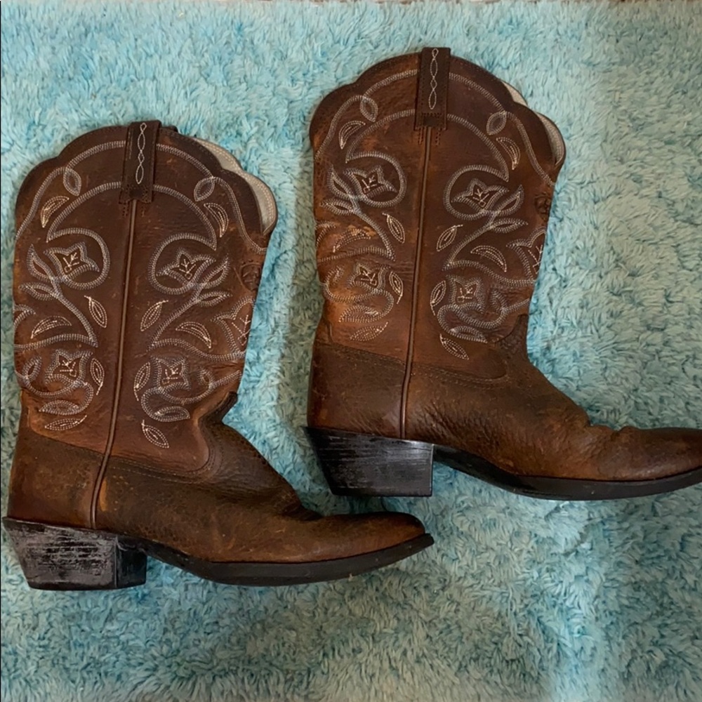 Women’s Ariat cowboy boots